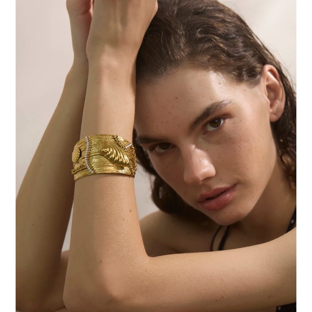 Bratara Leslie, statement, cu model oceanic si perle, din otel inoxidabil placat cu aur 18K