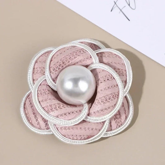 Brosa Cassia, roz, cu perla, handmade, in forma de floare