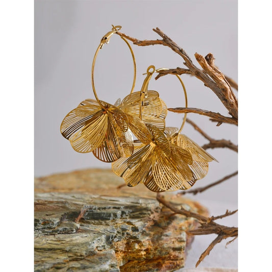 Cercei Macy, aurii, lungi, din otel inoxidabil placat cu aur 18K, cu model floral - Colectia Floral Paradise