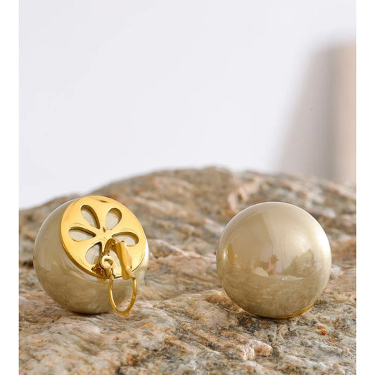 Cercei Rosaleena, aurii, cu perle mari de culoarea sampaniei, din otel inoxidabil placat cu aur 18K, model retro - Colectia Universe of Pearls