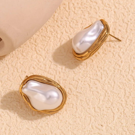 Cercei Frieda, aurii, in stil baroc, cu perle, din otel inoxidabil placat cu aur 18K - Colectia Universe of Pearls
