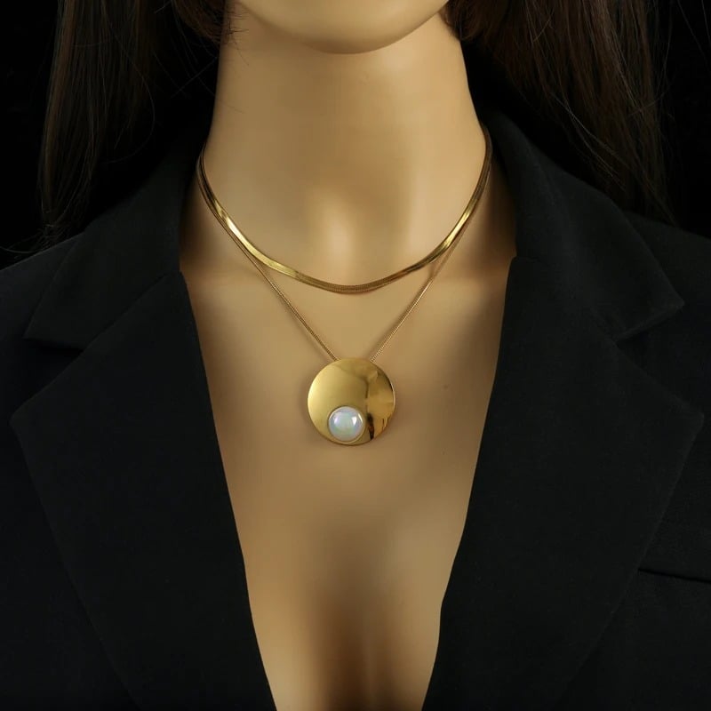 Janet necklace, gold, 18K gold-plated stainless steel, with round pendant