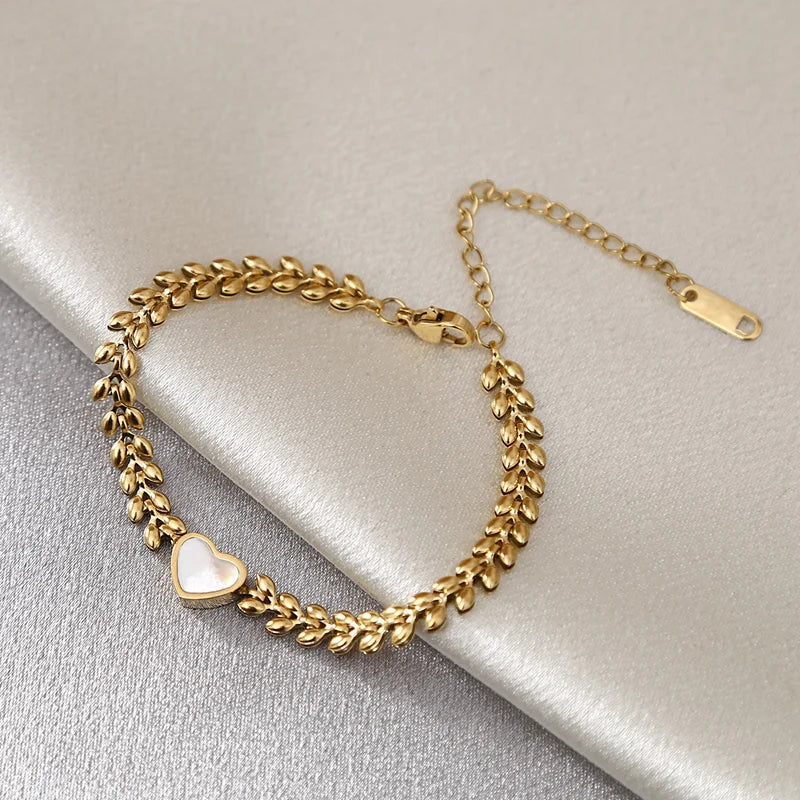 Bratara Rhianna, aurie, subtire, din otel inoxidabil placat cu aur 18K, model inima