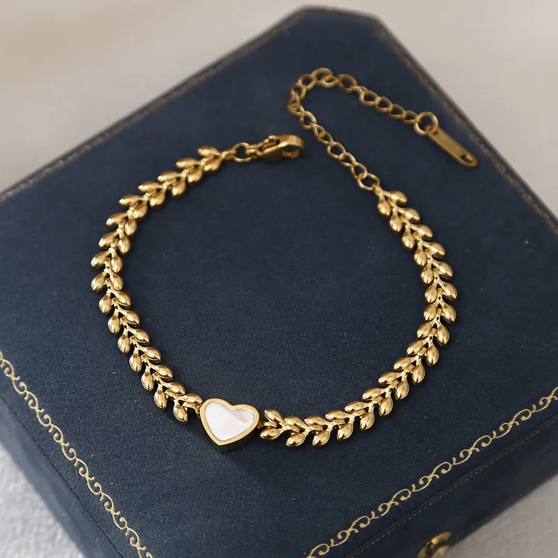 Bratara Rhianna, aurie, subtire, din otel inoxidabil placat cu aur 18K, model inima