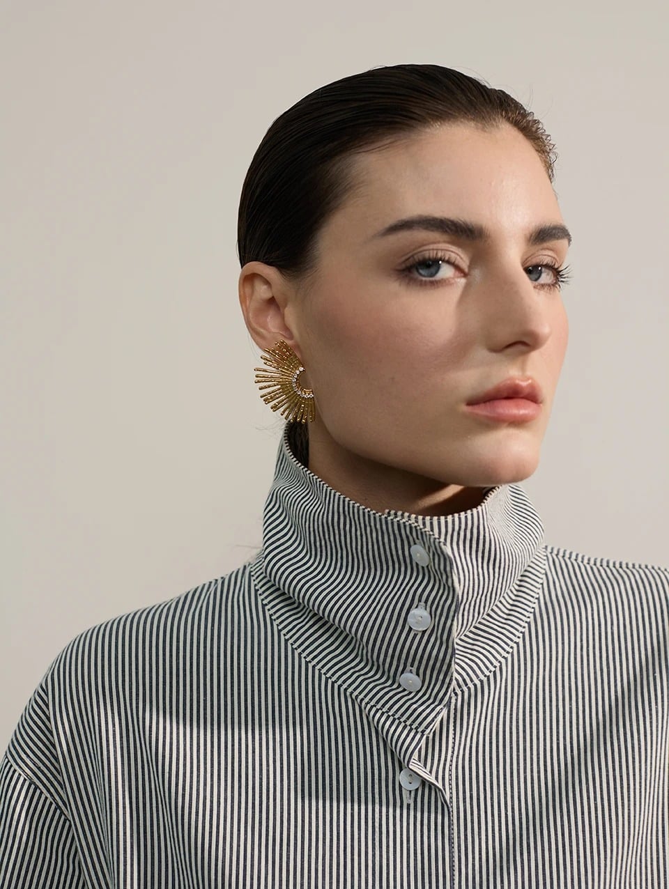 Cercei Elora, aurii, cu model raze, din otel inoxidabil placat cu aur 18K - Colectia Glamour