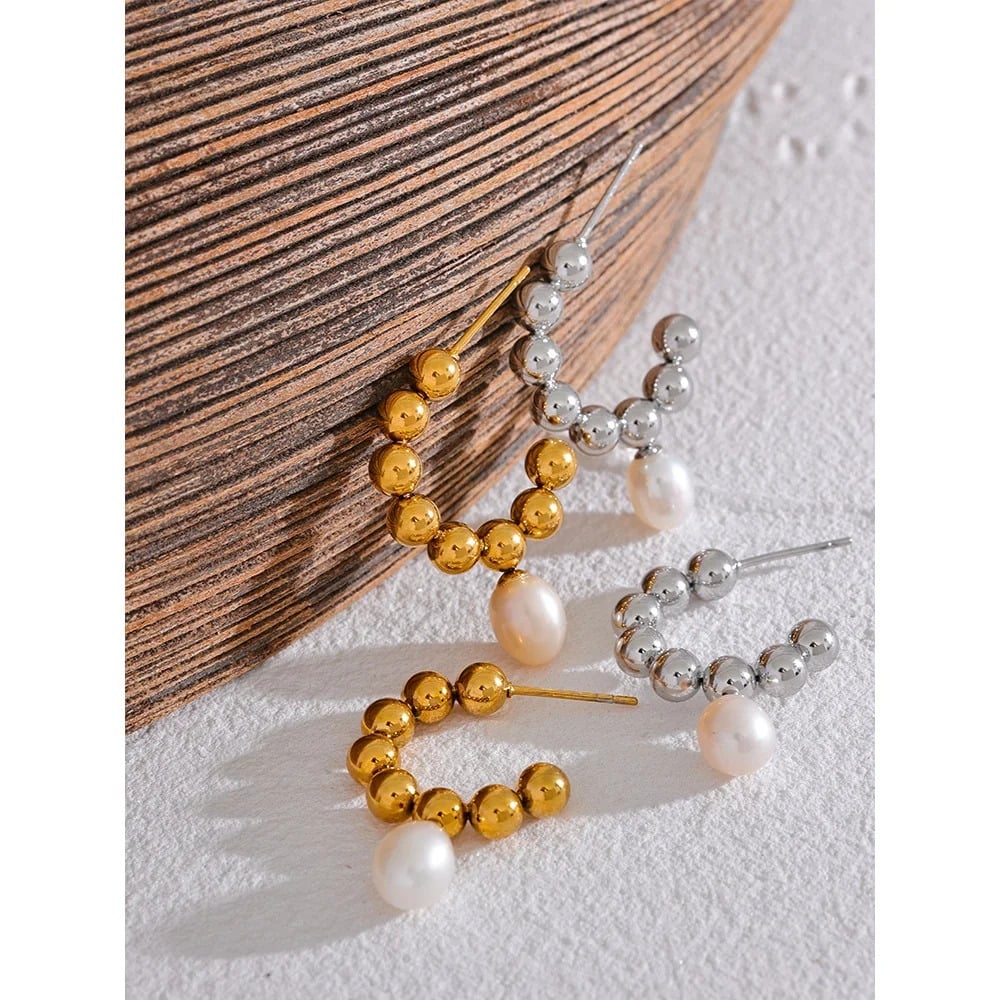 Cercei Hayden, rotunzi, aurii, din otel inoxidabil si perle, placati cu aur 18K - Colectia Universe of Pearls