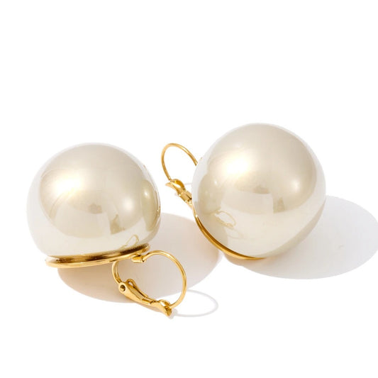 Cercei Rosaleena, aurii, cu perle mari de culoarea sampaniei, din otel inoxidabil placat cu aur 18K, model retro - Colectia Universe of Pearls