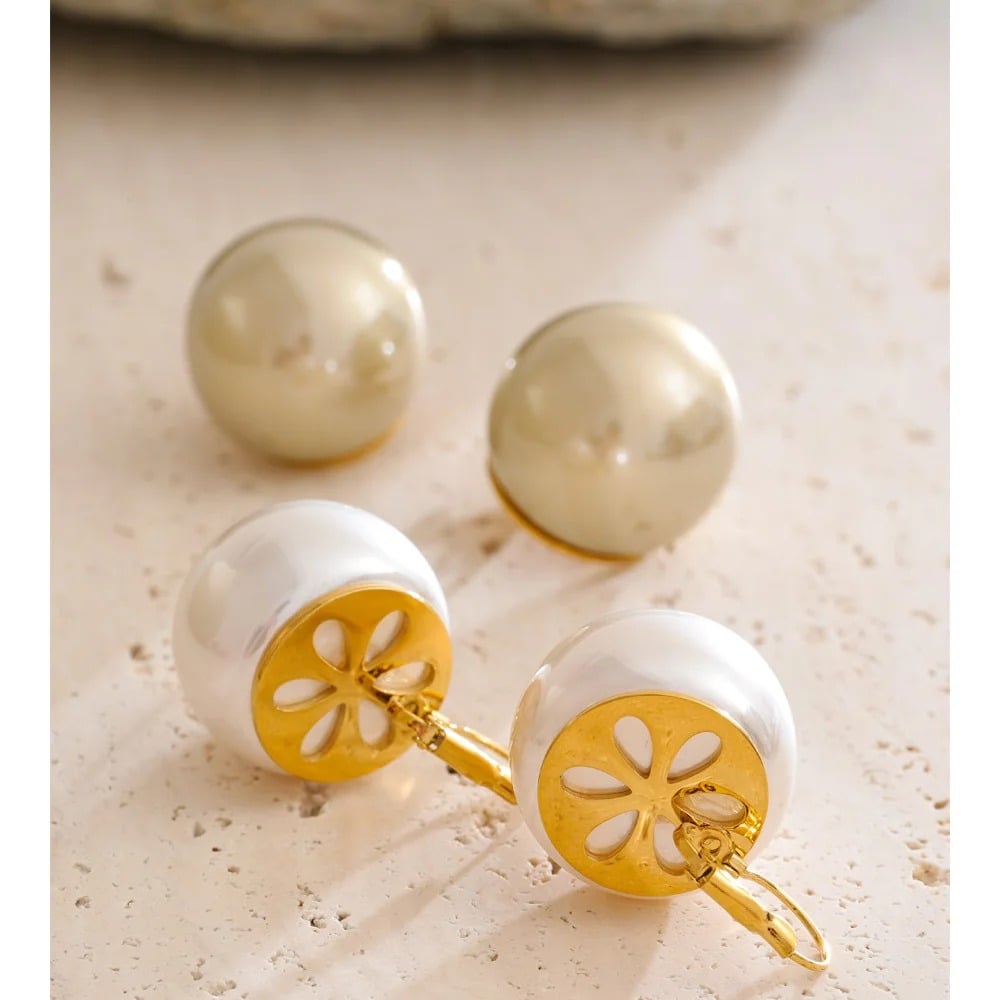 Cercei Rosaleena, aurii, cu perle mari de culoarea sampaniei, din otel inoxidabil placat cu aur 18K, model retro - Colectia Universe of Pearls