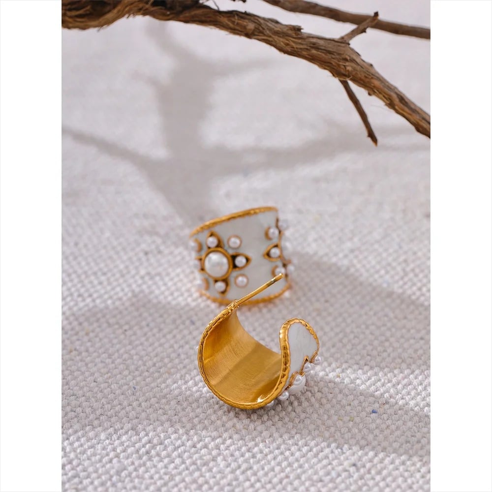 Cercei Zelda, aurii, cu perle, din otel inoxidabil placat cu aur 18K, model vintage - Colectia Universe of Pearls