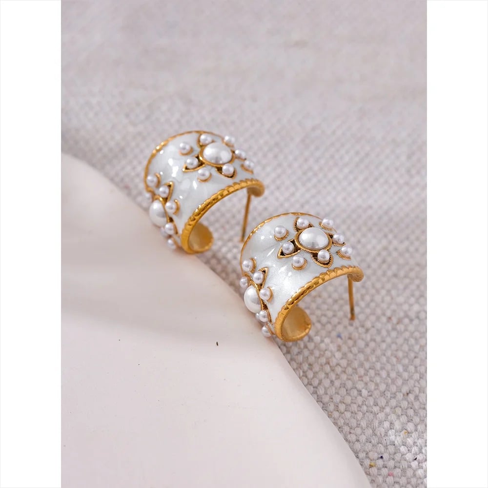 Cercei Zelda, aurii, cu perle, din otel inoxidabil placat cu aur 18K, model vintage - Colectia Universe of Pearls