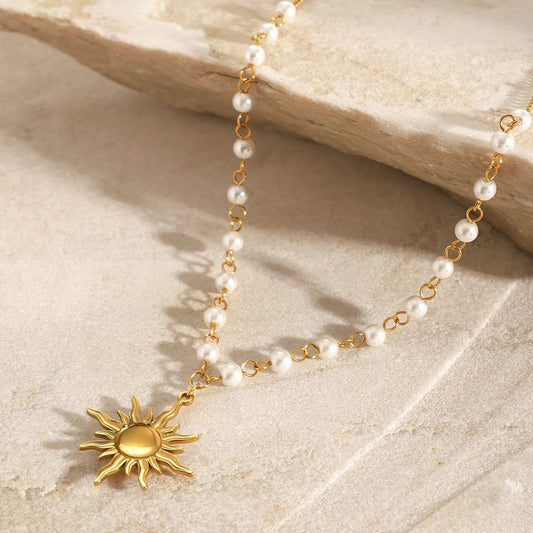 Colier Laurette, handmade, auriu, cu perle si pandantiv soare, din otel inoxidabil - Colectia Universe of Pearls