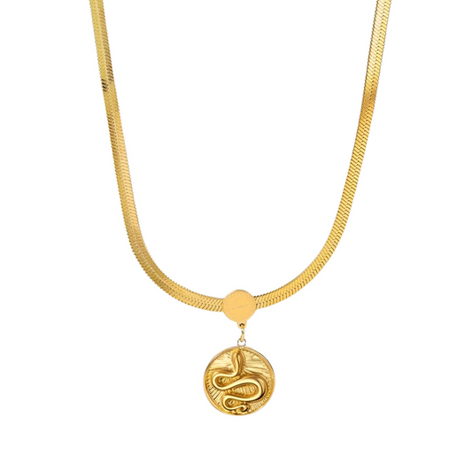 Colier Daphne, auriu, din otel inoxidabil placat cu aur 18K, cu medalion rotund model sarpe
