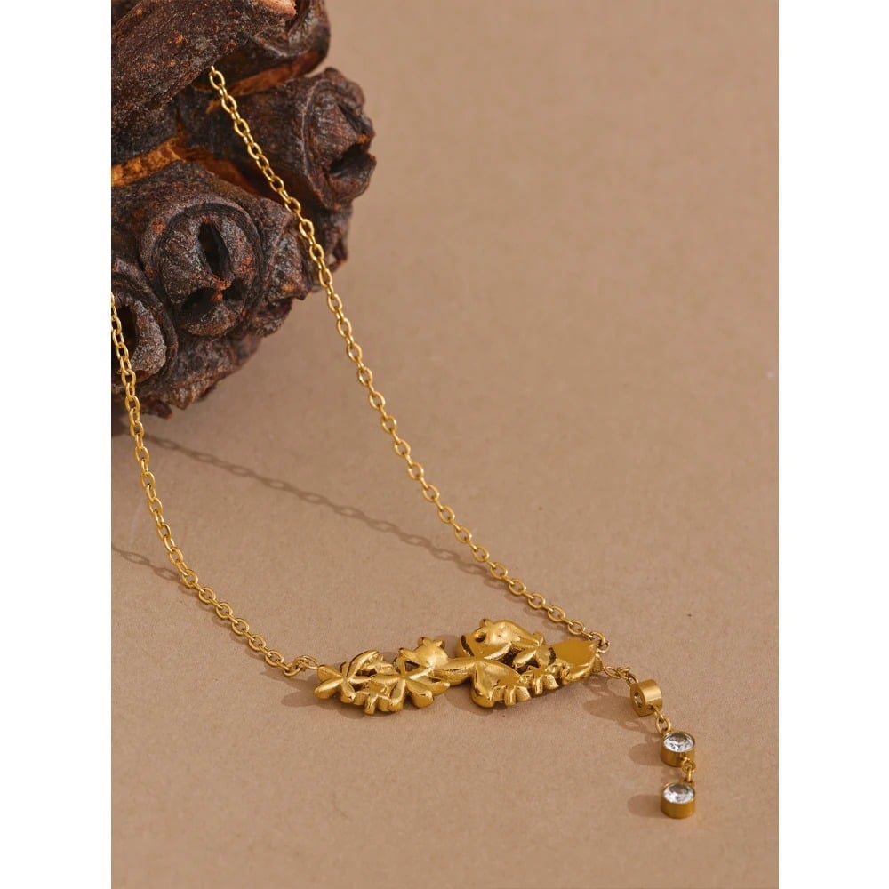Colier Amaris, auriu, cu pandantiv floral, din otel inoxidabil placat cu aur 18K
