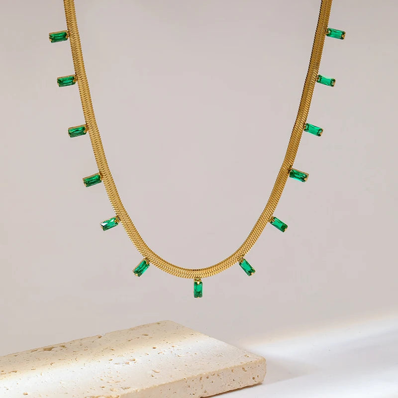 Colier Peyton, auriu, din otel inoxidabil placat cu aur 18K, decorat cu pietre verzi de zirconiu
