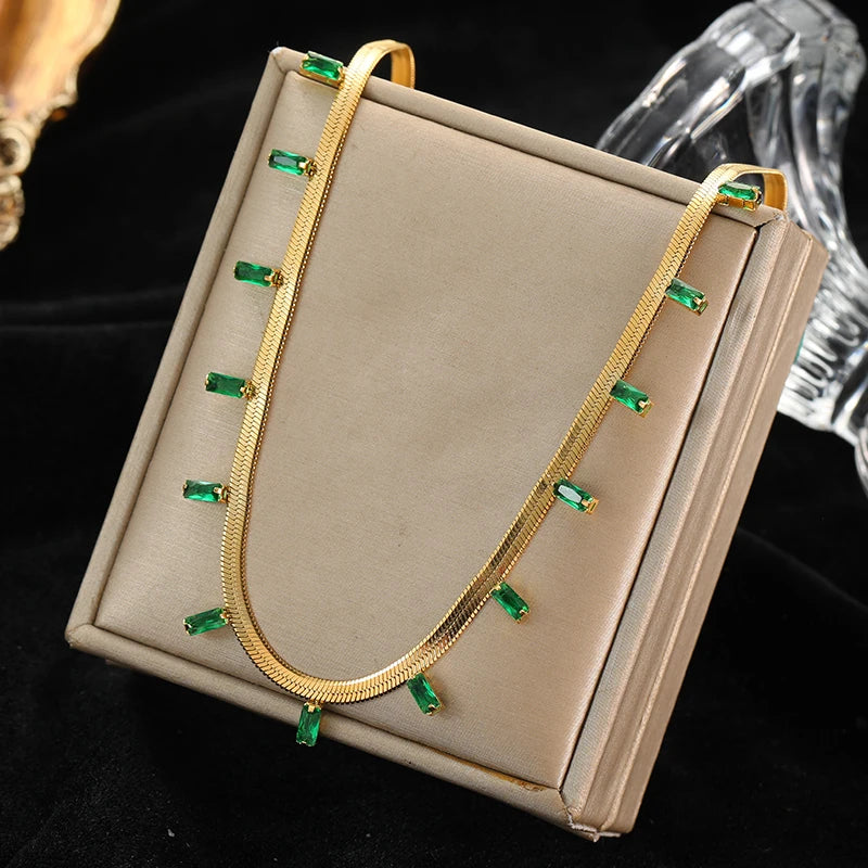 Colier Peyton, auriu, din otel inoxidabil placat cu aur 18K, decorat cu pietre verzi de zirconiu