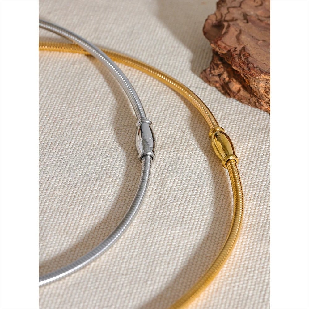 Colier Calliope, auriu, din otel inoxidabil placat cu aur 18K, tip choker - Colectia Glamour