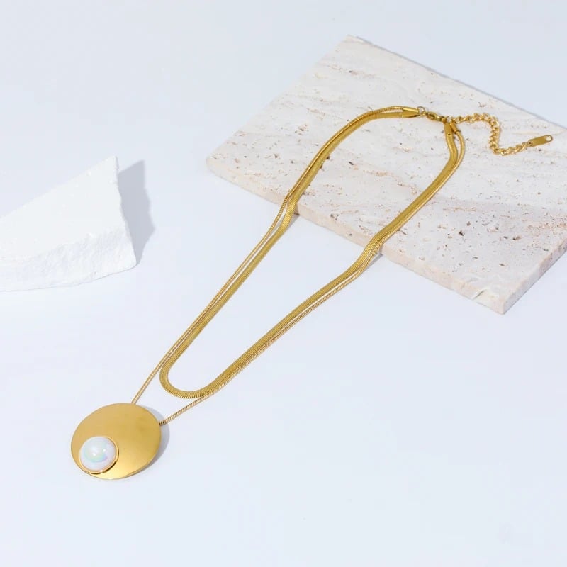 Janet necklace, gold, 18K gold-plated stainless steel, with round pendant