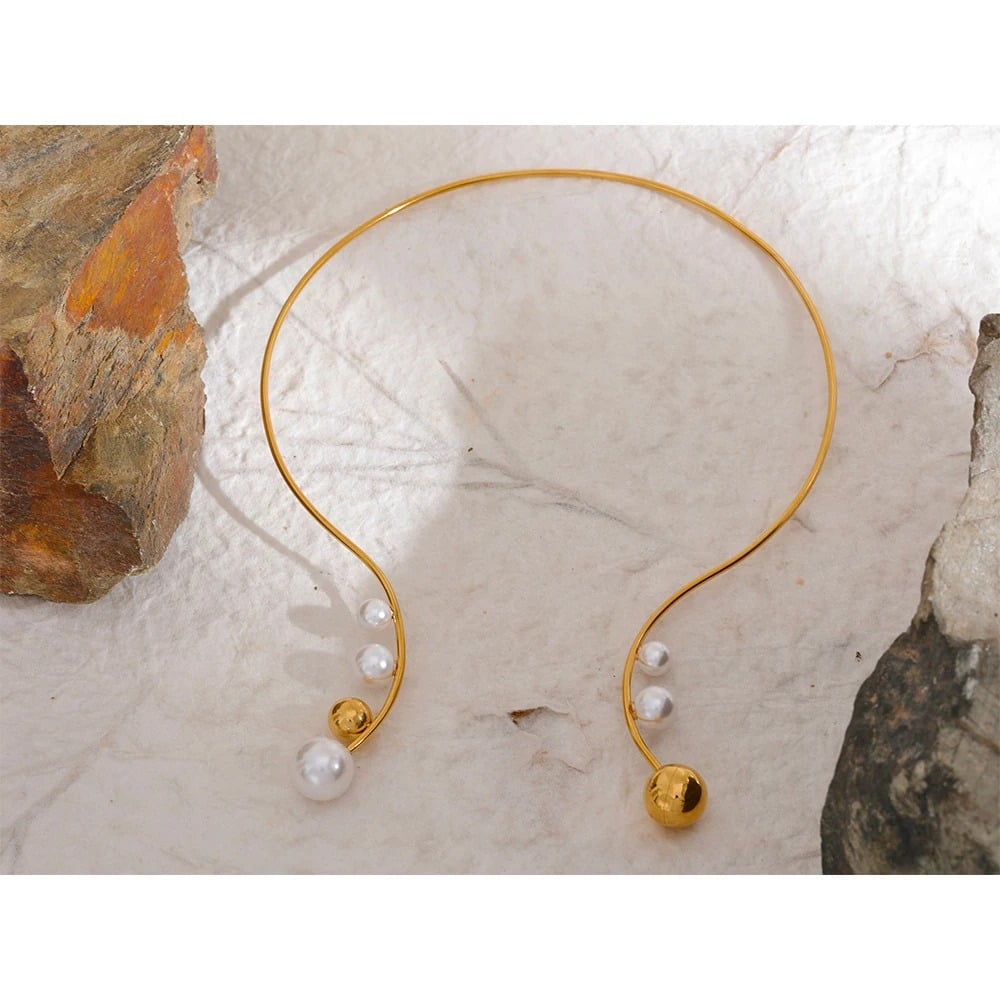 Colier Xandra, auriu, cu perle, tip choker, din otel inoxidabil placat cu aur 18K - Colectia Universe of Pearls