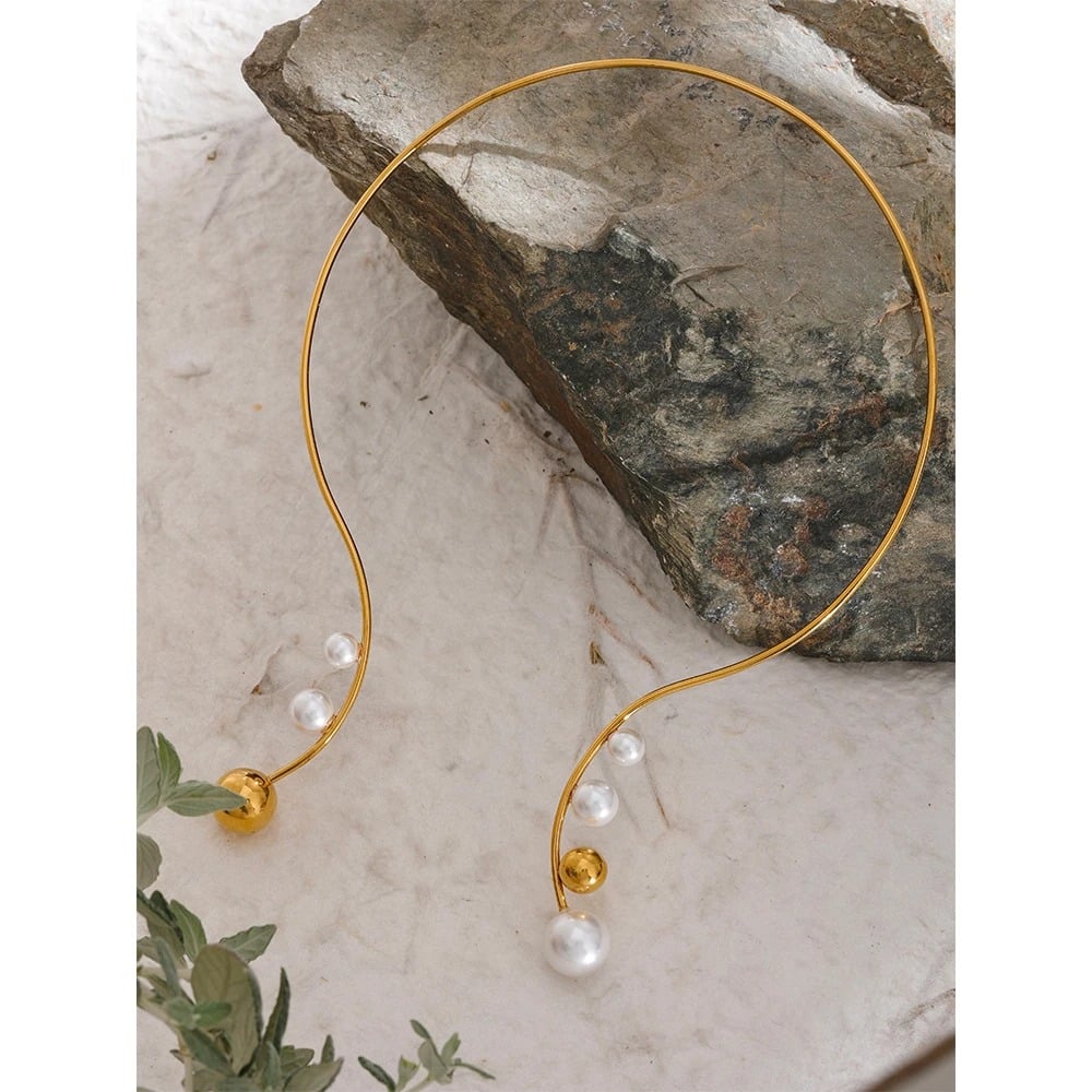 Colier Xandra, auriu, cu perle, tip choker, din otel inoxidabil placat cu aur 18K - Colectia Universe of Pearls