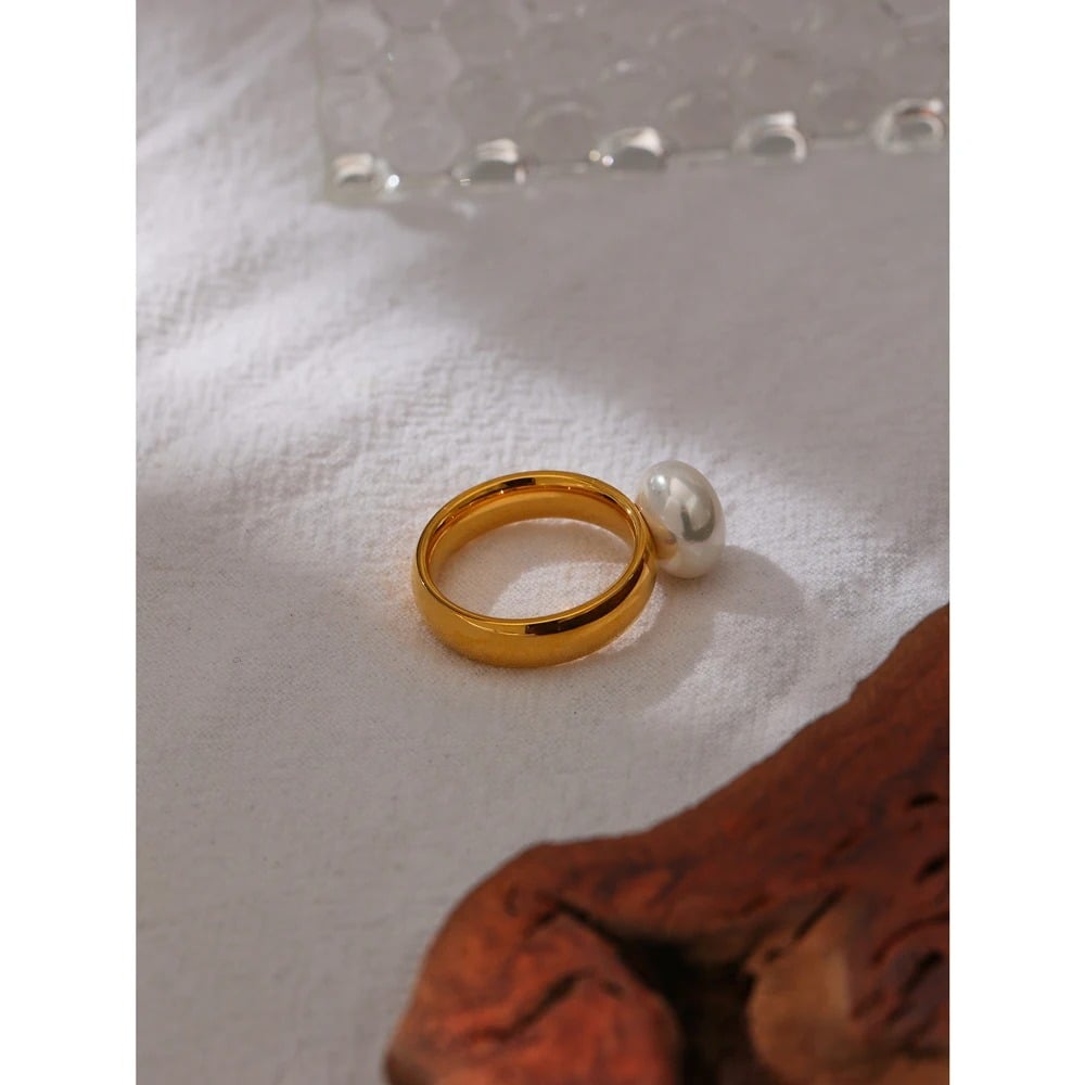 Inel Donna, auriu, clasic, cu perla, din otel inoxidabil placat cu aur 18K - Colectia Universe of Pearls