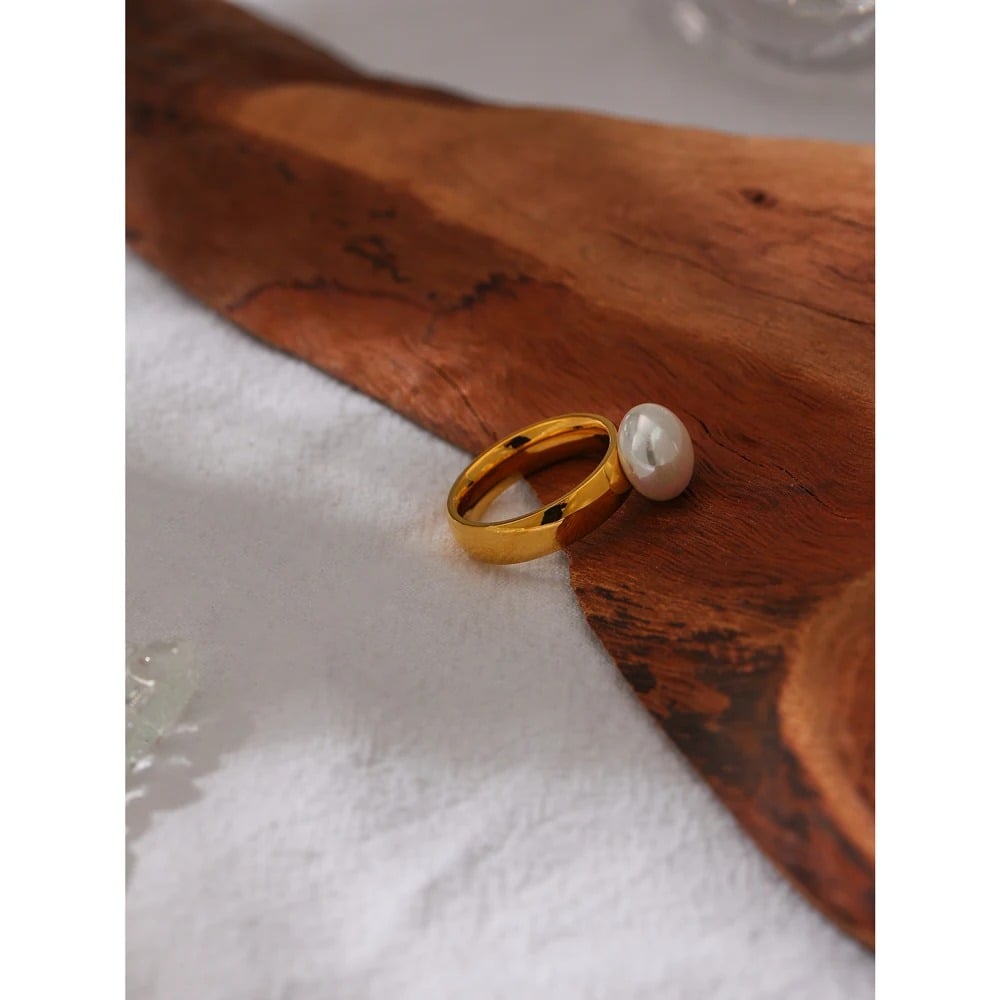 Inel Donna, auriu, clasic, cu perla, din otel inoxidabil placat cu aur 18K - Colectia Universe of Pearls