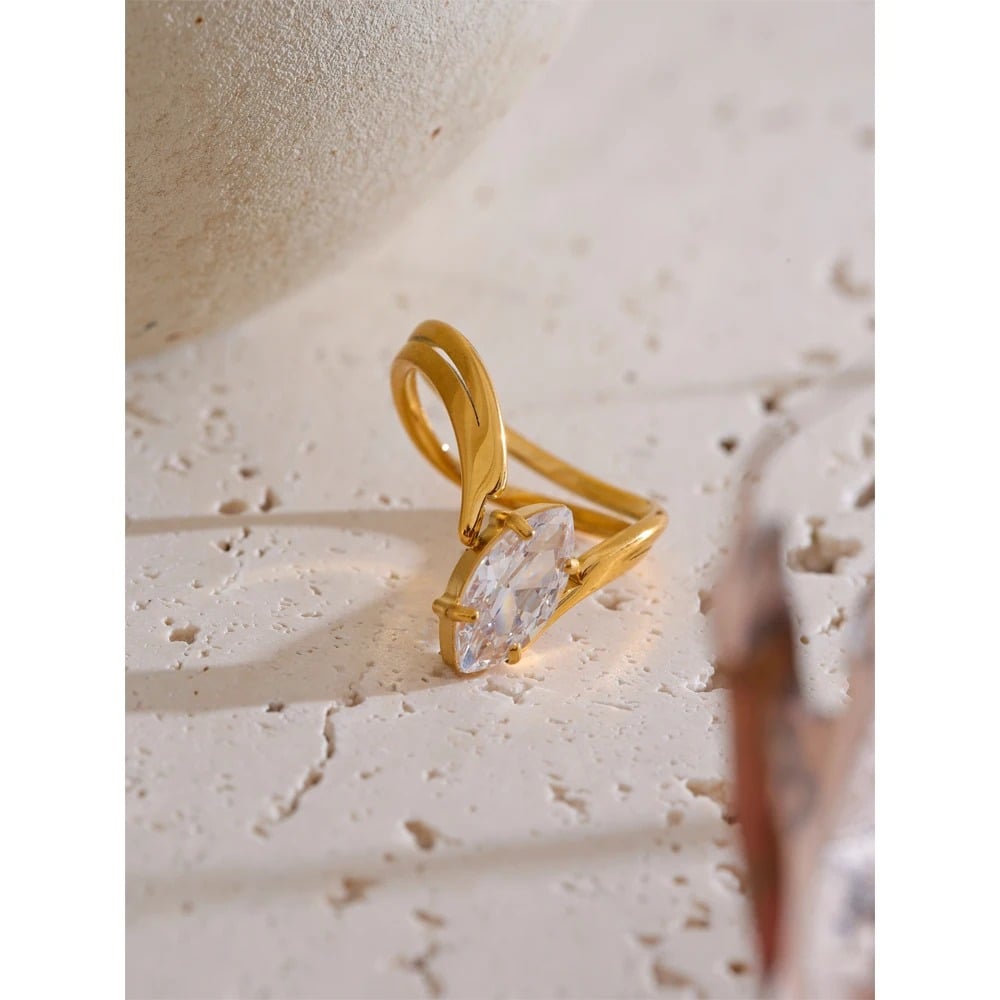 Inel Aletta, auriu, cu piatra in forma de lacrima, din otel inoxidabil placat cu aur 18K