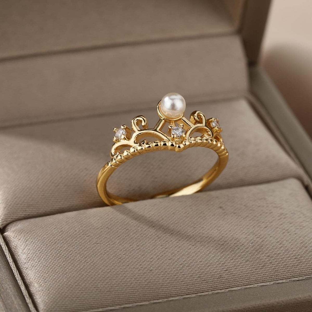 Mireya ring, gold, stainless steel, crown-shaped, decorated with zirconia and pearl, adjustable