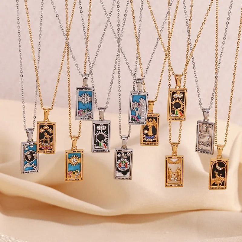 Colier Enya, auriu, cu pandantiv motive tarot, din otel inoxidabil placat cu aur 18K